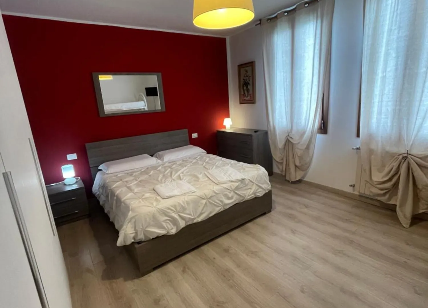Romantic Enchantment With Private Bathroom Velence Vendégház