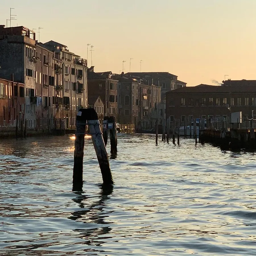 Guest house Romantic Enchantment With Private Bathroom Venice