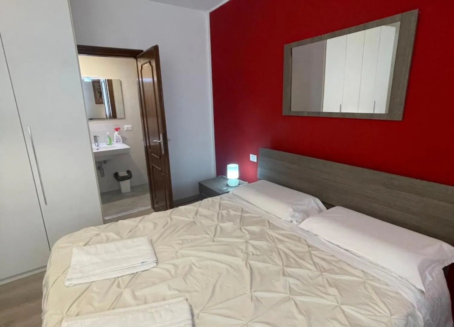 Guest house Romantic Enchantment With Private Bathroom Venice